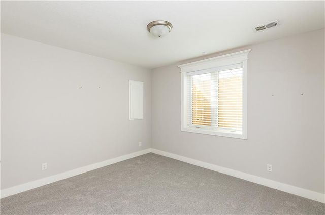 4060 NE Timberlake Court, Lee's Summit, MO 64064