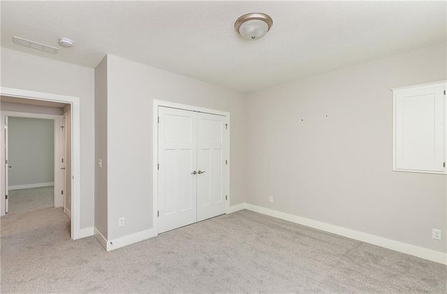 4060 NE Timberlake Court, Lee's Summit, MO 64064