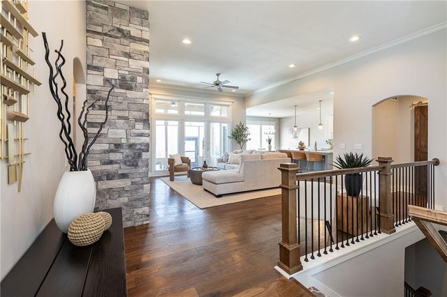 4060 NE Timberlake Court, Lee's Summit, MO 64064