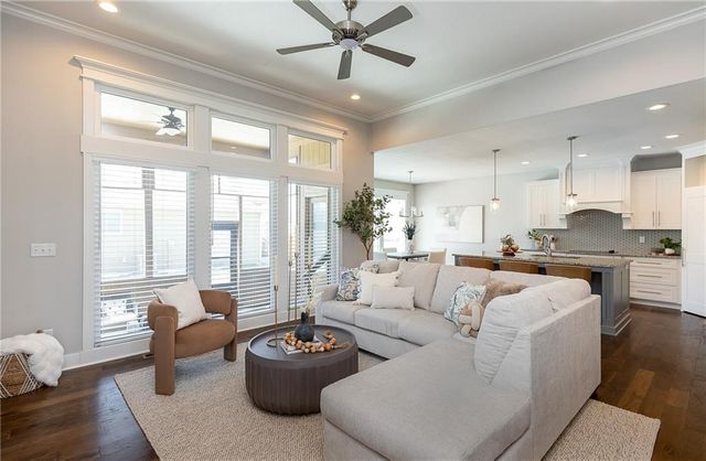 4060 NE Timberlake Court, Lee's Summit, MO 64064