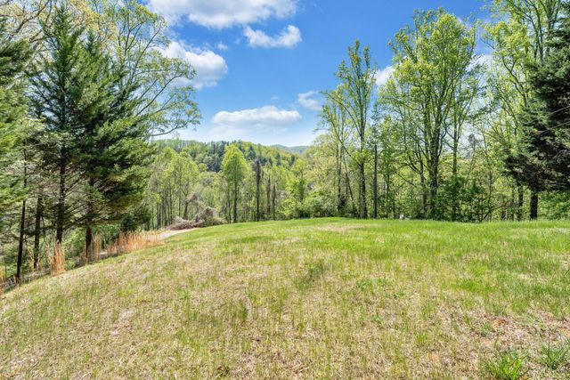 6256 Shady Acres DR, Roanoke, VA 24014