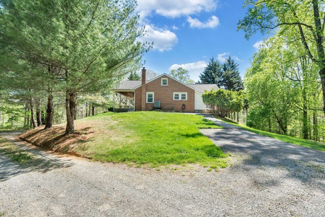 6256 Shady Acres DR, Roanoke, VA 24014