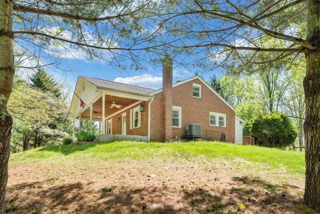 6256 Shady Acres DR, Roanoke, VA 24014