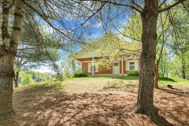 6256 Shady Acres DR, Roanoke, VA 24014