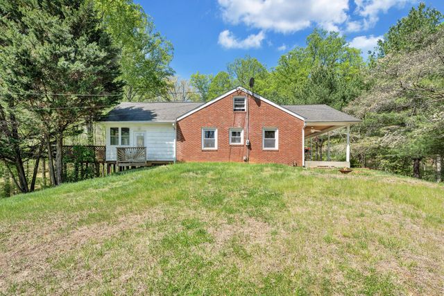 6256 Shady Acres DR, Roanoke, VA 24014