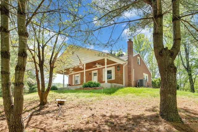 6256 Shady Acres DR, Roanoke, VA 24014
