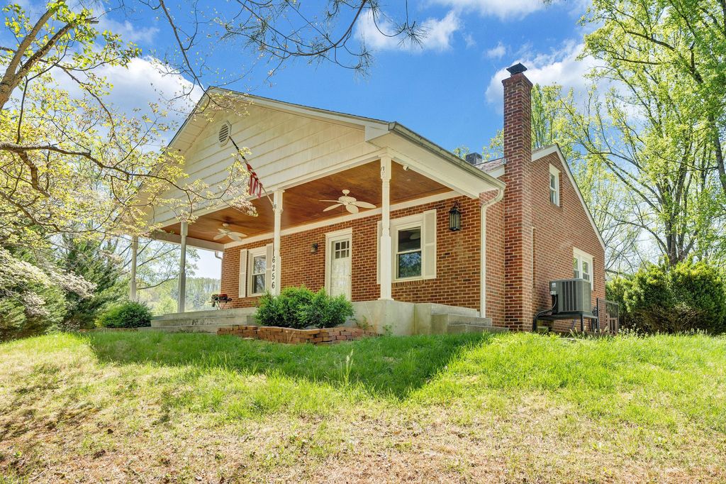 6256 Shady Acres DR, Roanoke, VA 24014