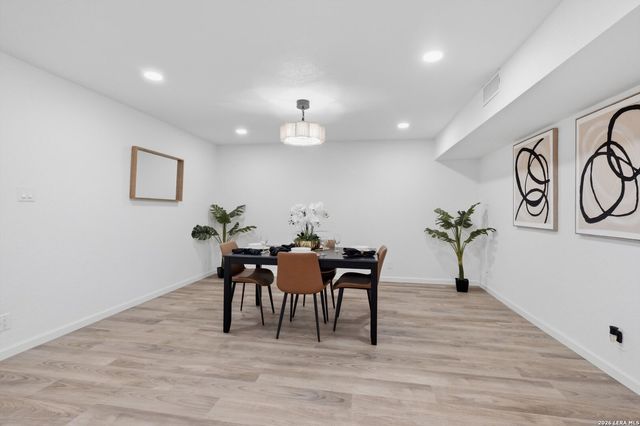 221 Shadywood Ln, San Antonio, TX 78216