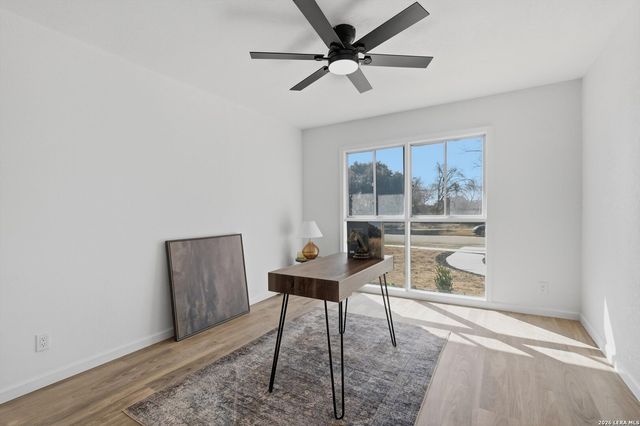 221 Shadywood Ln, San Antonio, TX 78216