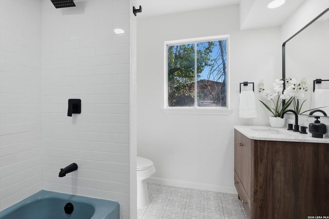 221 Shadywood Ln, San Antonio, TX 78216