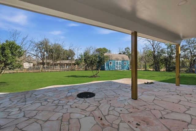 221 Shadywood Ln, San Antonio, TX 78216