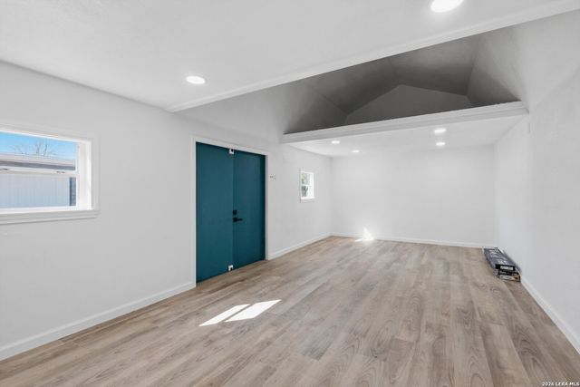 221 Shadywood Ln, San Antonio, TX 78216