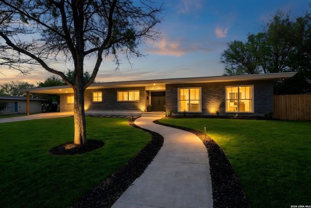 221 Shadywood Ln, San Antonio, TX 78216