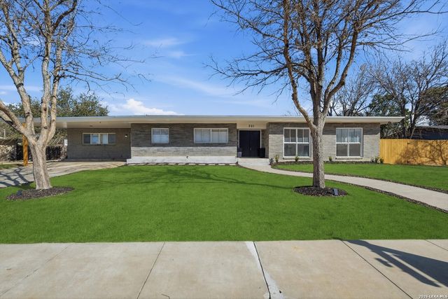 221 Shadywood Ln, San Antonio, TX 78216