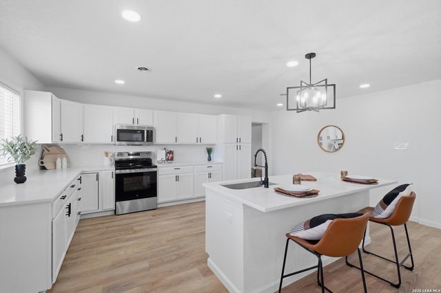 221 Shadywood Ln, San Antonio, TX 78216