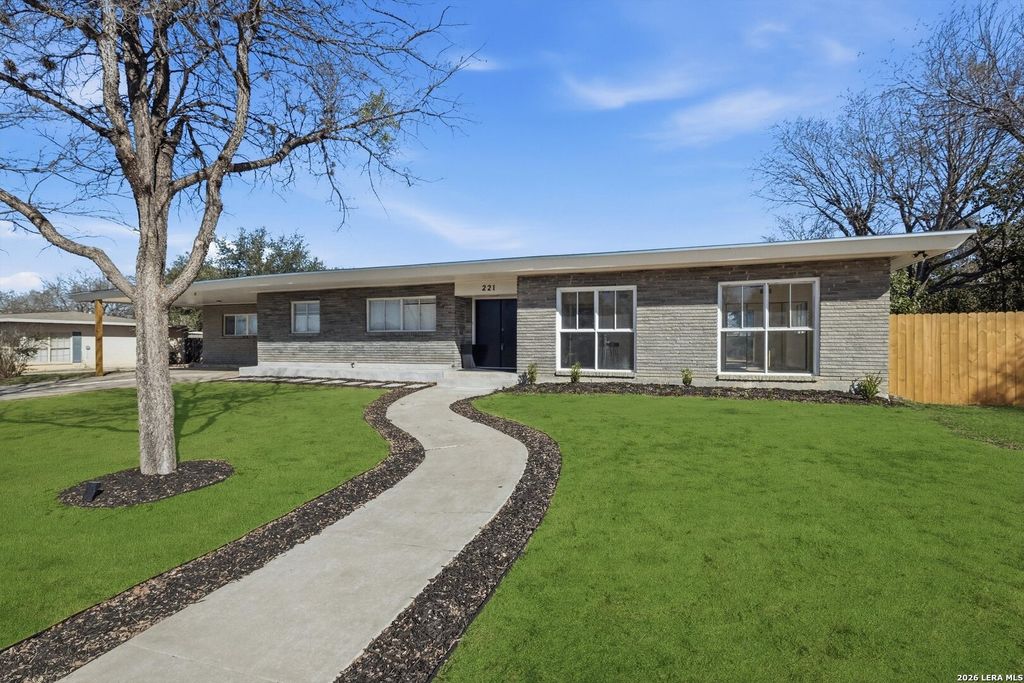221 Shadywood Ln, San Antonio, TX 78216