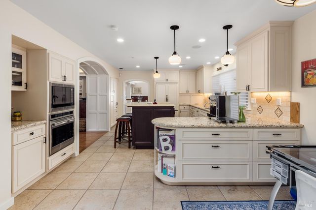 200 Alderbrook Dr, Santa Rosa, CA 95405