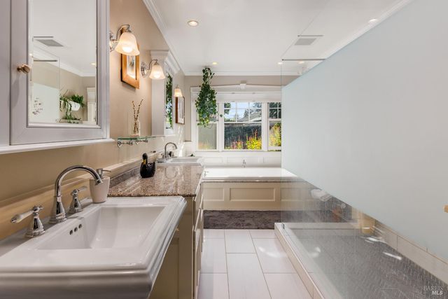 200 Alderbrook Dr, Santa Rosa, CA 95405