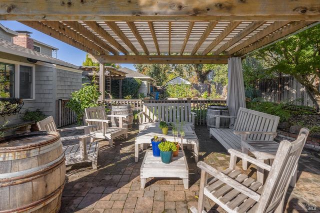 200 Alderbrook Dr, Santa Rosa, CA 95405