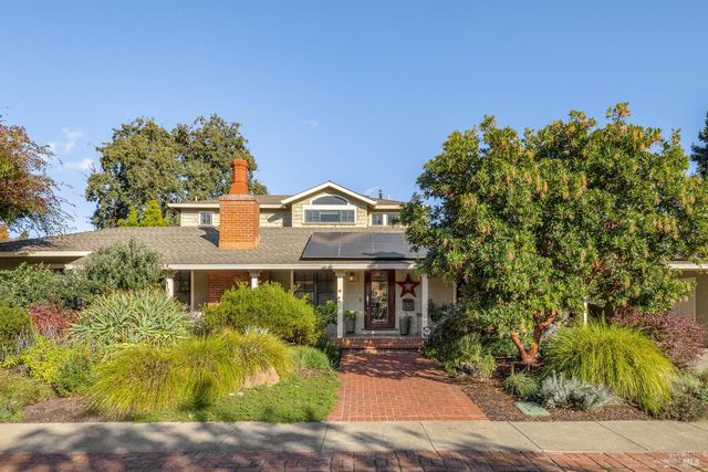 200 Alderbrook Dr, Santa Rosa, CA 95405