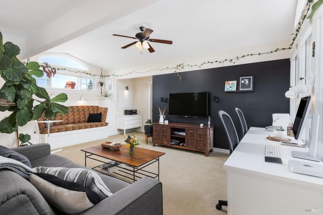 200 Alderbrook Dr, Santa Rosa, CA 95405