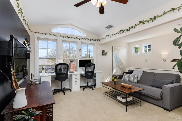 200 Alderbrook Dr, Santa Rosa, CA 95405