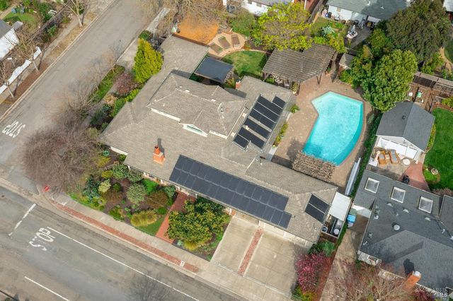 200 Alderbrook Dr, Santa Rosa, CA 95405