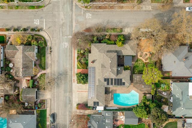 200 Alderbrook Dr, Santa Rosa, CA 95405