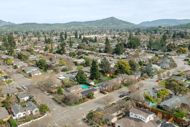 200 Alderbrook Dr, Santa Rosa, CA 95405