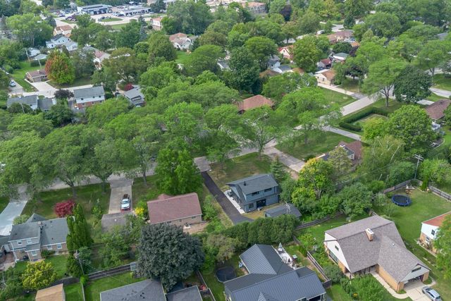 7470 N Navajo ROAD, Fox Point, WI 53217