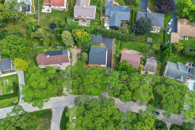 7470 N Navajo ROAD, Fox Point, WI 53217
