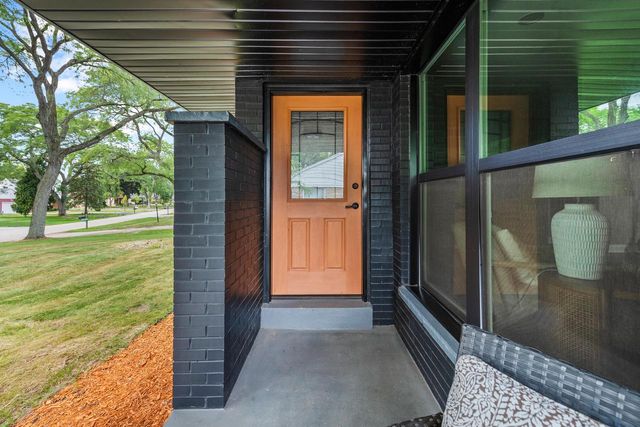7470 N Navajo ROAD, Fox Point, WI 53217