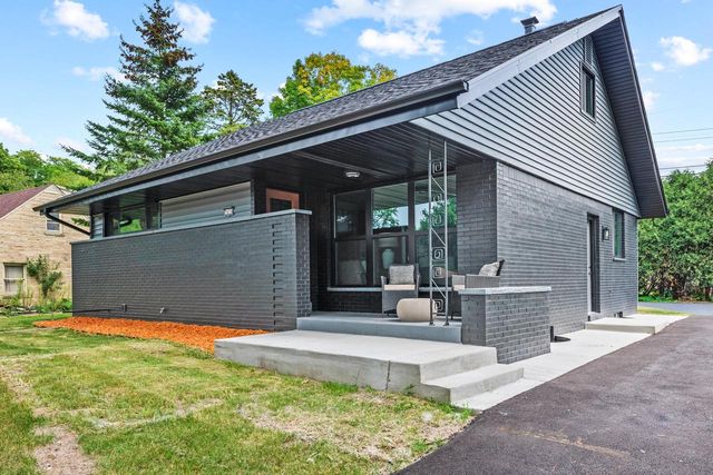 7470 N Navajo ROAD, Fox Point, WI 53217