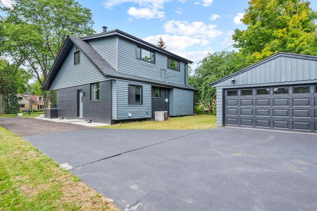 7470 N Navajo ROAD, Fox Point, WI 53217