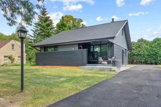 7470 N Navajo ROAD, Fox Point, WI 53217