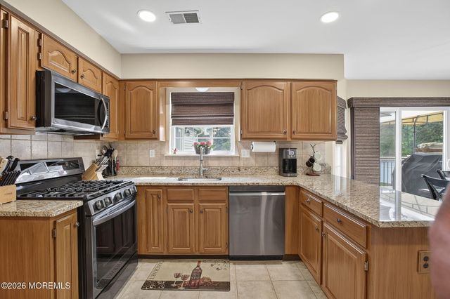 452 Meadowood Road, Jackson, NJ 08527