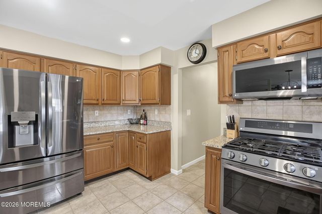 452 Meadowood Road, Jackson, NJ 08527