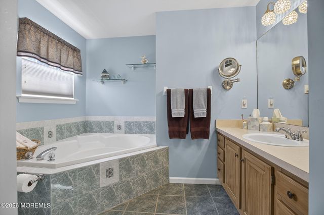 452 Meadowood Road, Jackson, NJ 08527