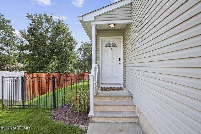 452 Meadowood Road, Jackson, NJ 08527
