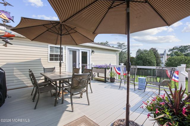 452 Meadowood Road, Jackson, NJ 08527