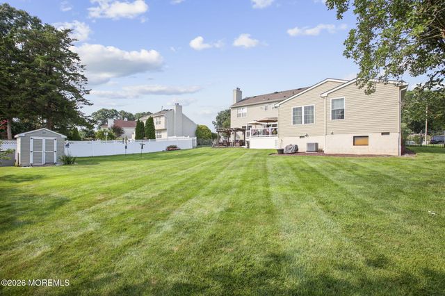 452 Meadowood Road, Jackson, NJ 08527