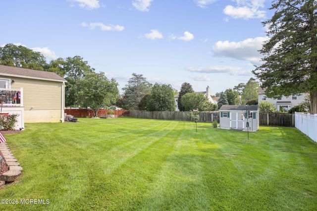 452 Meadowood Road, Jackson, NJ 08527