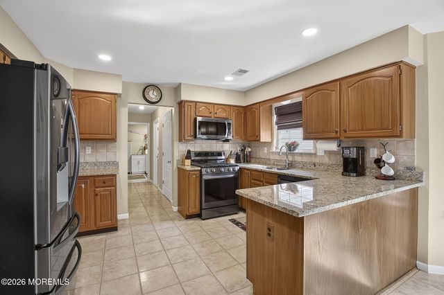 452 Meadowood Road, Jackson, NJ 08527