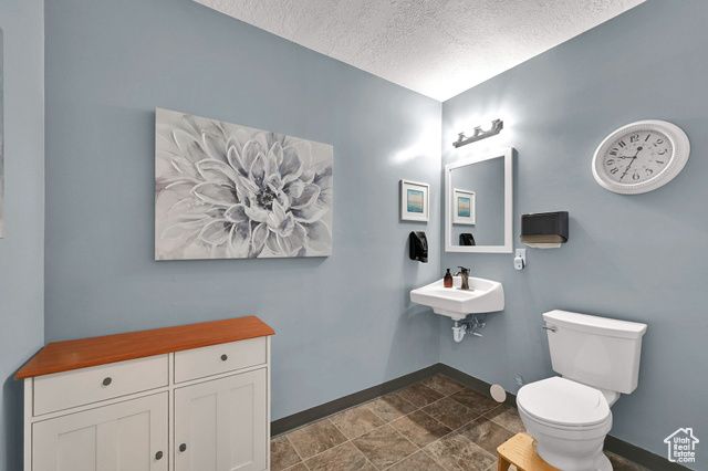 1825 W 4400 S, Roy, UT 84067