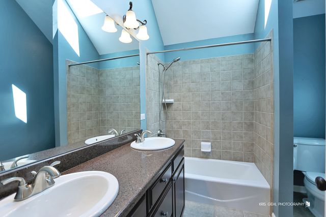 2935 Oxford Court, Aurora, IL 60502