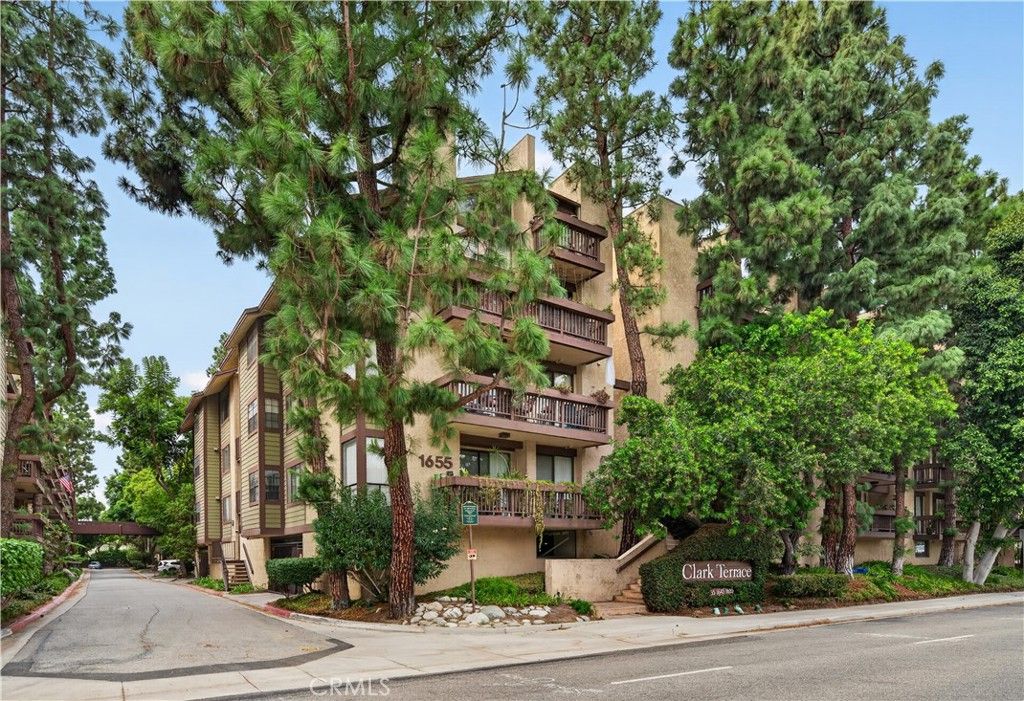 1655 Clark 324, Long Beach, CA 90815 — exterior