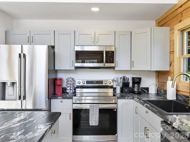 194 Fox Run Road, Canton, NC 28716