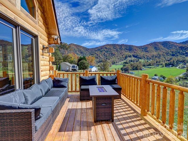 194 Fox Run Road, Canton, NC 28716