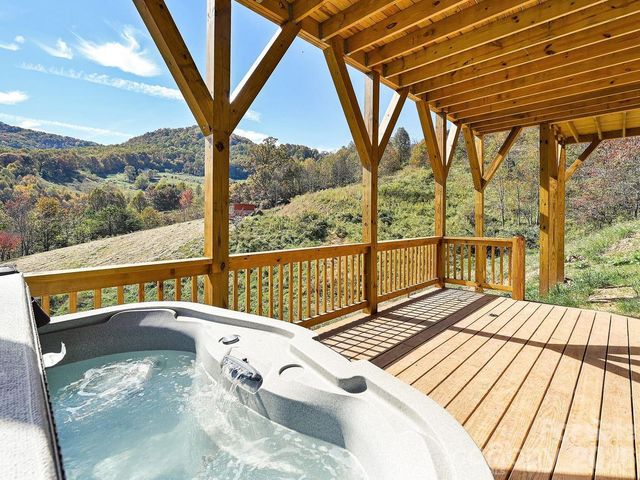 194 Fox Run Road, Canton, NC 28716