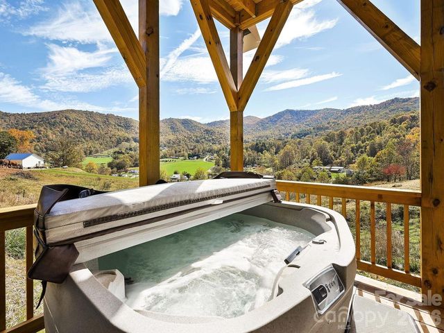 194 Fox Run Road, Canton, NC 28716